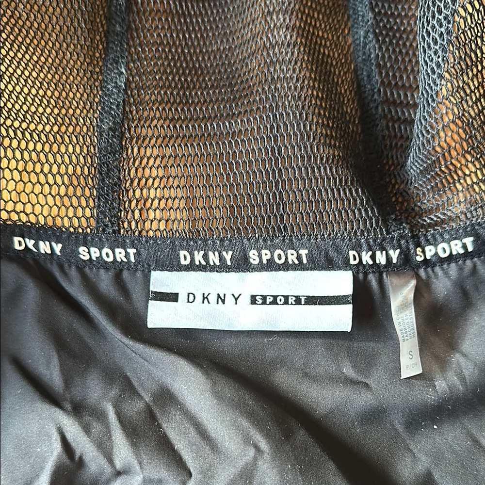 Black Mesh Hooded Vest - Picture 6 of 7